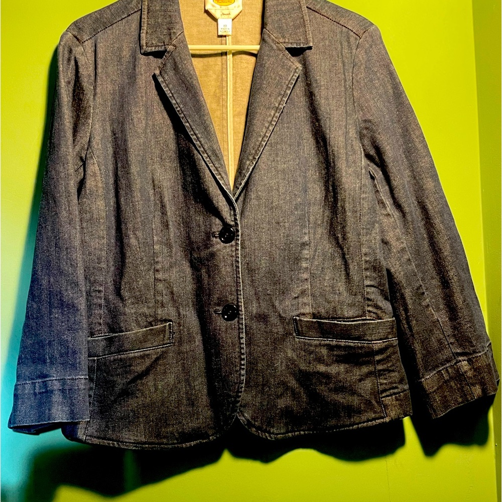 Talbots ladies denim jacket size 10 in great condition.Stretch fit